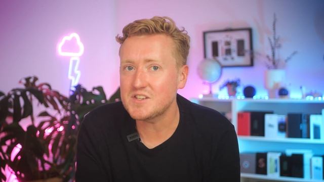 Motorola RAZR 40 Ultra (RAZR+) Vs Samsung Flip 4: Sorry, Moto! 😬