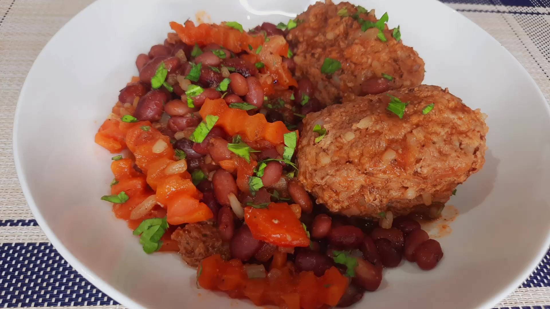 ТЕФТЕЛИ С ОВОЩАМИ И ФАСОЛЬЮ. РЕЦЕПТ ДЛЯ ПОХУДЕНИЯ. Очень просто и вкусно. ЕШЬ И ХУДЕЙ. смотреть онлайн