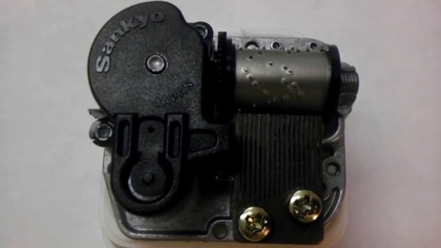 On my own Music Box Movement смотреть онлайн