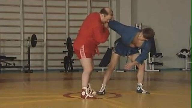 САМБО Ч26 Рычаг локтя запрыгиванием и упором рукой