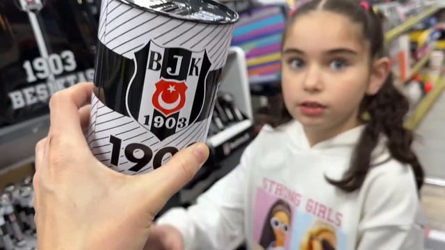GALATASARAY, FENERBAHÇE ve BEŞİKTAŞ TARAFTAR KIRTASİYE ALIŞVERİŞ CHALLENGE!! смотреть онлайн