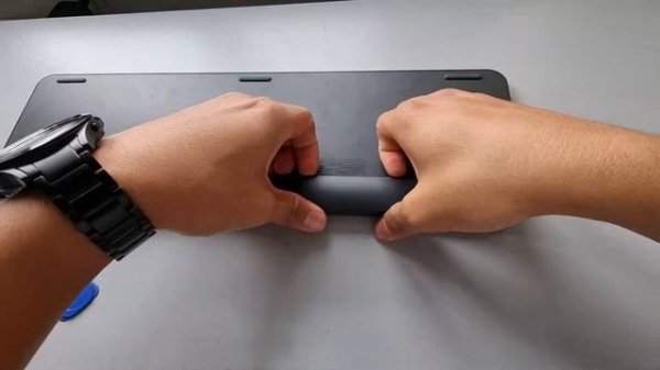 Logitech Mx keys battery replacement. [Gdget Repair]