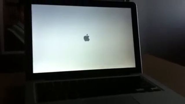 My MacBook Pro booting up Mac OS X Lion смотреть онлайн