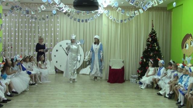 МБДОУ"ДС"Изумрудный город" Новогодний утренник "Волшебные часы" у старшей группы №10 "Пчёлки". смотреть онлайн