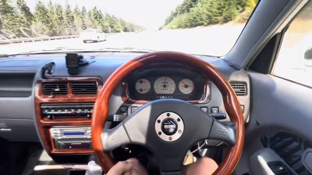 Mini MPV Daihatsu Pyzar Charade 4WD смотреть онлайн