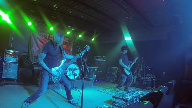 Robert Brown Band sound checking song "Cruise Control" смотреть онлайн
