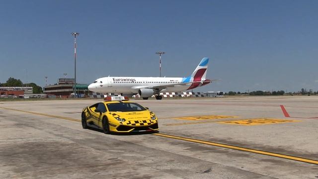 The brand new Lamborghini Follow Me Car смотреть онлайн