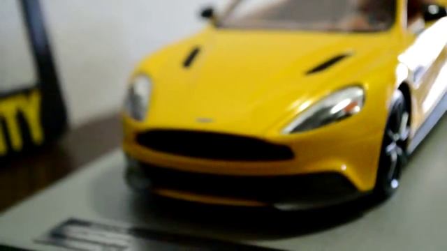 1/18 ASTON MARTIN VANQUISH VOLANTE смотреть онлайн