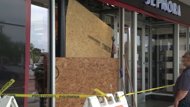 Sephora temporarily closes for repairs after car crashes into store смотреть онлайн