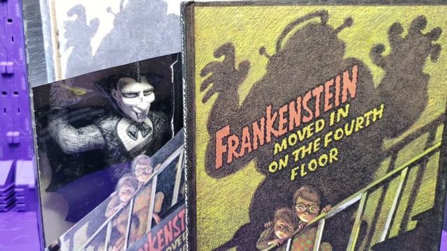 Pickmans Vinyl dracula figure + Frankenstein moved in on the fourth floor book смотреть онлайн