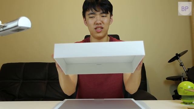 Unboxing the CHEAPEST MacBook Pro EVER! - refurbished 2016 смотреть онлайн