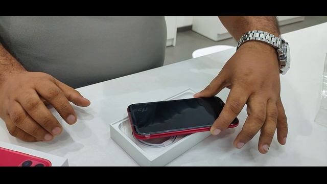 YouTuber Buying iPHONE 11 RED on I tech store 🔥🔥😍😍 | Best Device For Competitive And Vloging смотреть онлайн