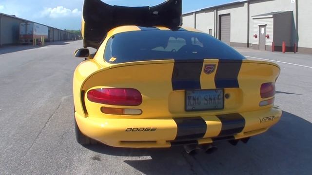 Dodge Viper polished by finer finish. смотреть онлайн