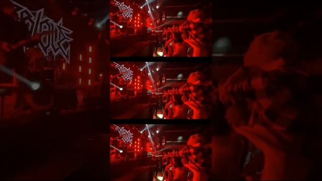 AI MORI ВОРВАЛАСЬ НА КОНЦЕРТ К NEVERLOVE смотреть онлайн