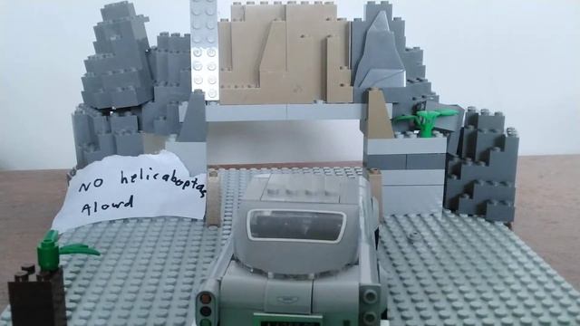 Helicopter chases James bond in his Aston Martin DB5 (007) смотреть онлайн