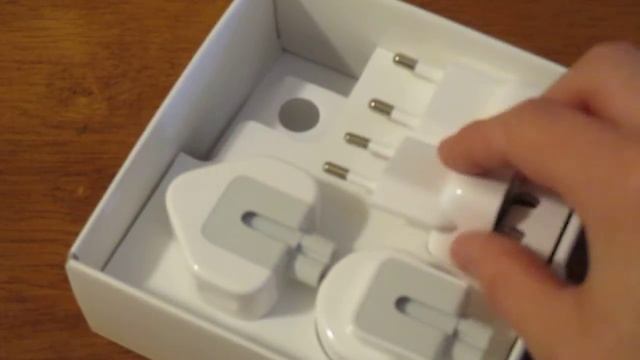 Apple World Travel Adapter Kit Unboxing смотреть онлайн