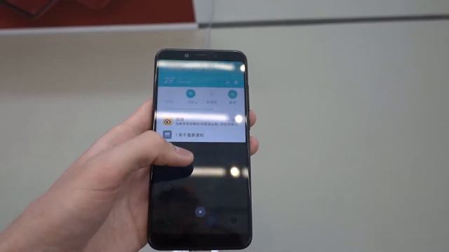 Xiaomi Mi8 i Mi8 SE we flagowym sklepie Xiaomi w Shenzhen смотреть онлайн