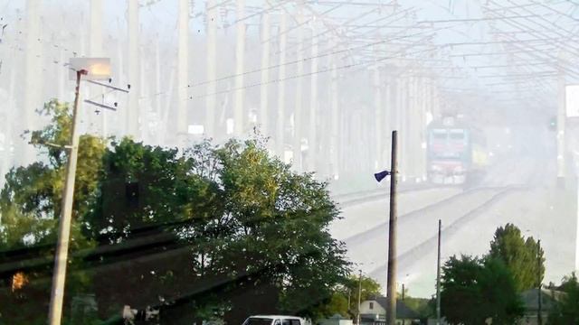 Электровоз ЧС4 с пассажирскими поездами смотреть онлайн