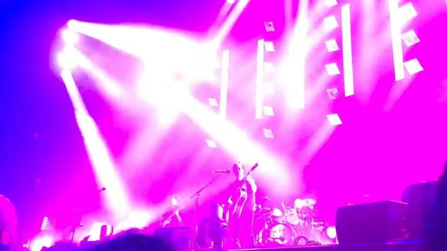 Radiohead - Paranoid Android (Live) смотреть онлайн