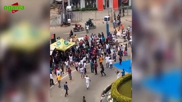 Happening Right now in Nepa office at new Oko oba agege #END SARS смотреть онлайн