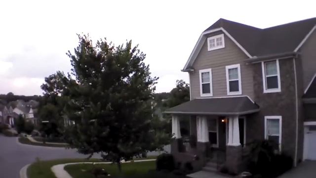 Parrot AR Drone V2 Crashed Into a Tree смотреть онлайн