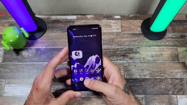 Android 12 Beta | Install & First Look | Google Pixel 4A 5G. All New Design! смотреть онлайн
