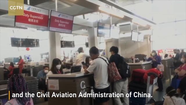 Chartered flight brings 89 stranded Hubei tourists home from Thailand смотреть онлайн