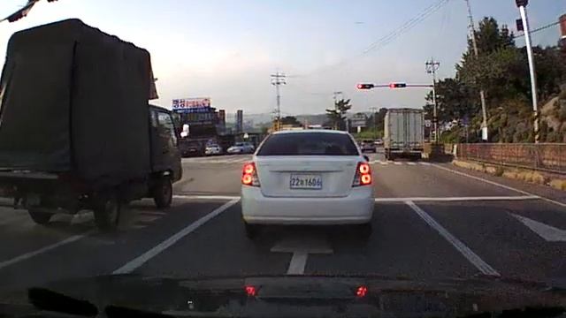 Almost Crushed! Hankook Tire Saved Me смотреть онлайн