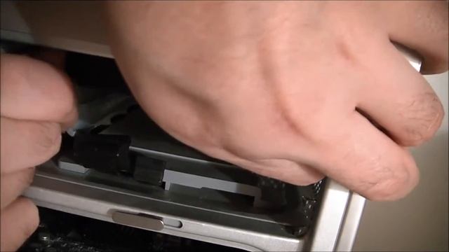 How To Remove The Hard Drive On A MAC G5 Computer смотреть онлайн