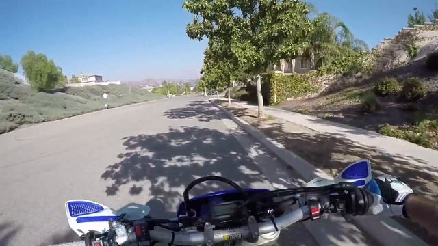 HOW TO WHEELIE A DIRTBIKE (How To Wheelie Tutorial) смотреть онлайн