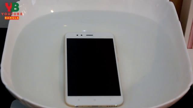 শাওমি ফোন না কৈ মাছের প্রান ? Xiaomi Mi A1 Water Test 3 Minutes See what happen смотреть онлайн