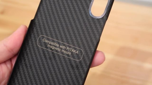 予約開始のiPhoneX気分を先にちょっとだけ味わう：PITAKAの軽量ケース смотреть онлайн