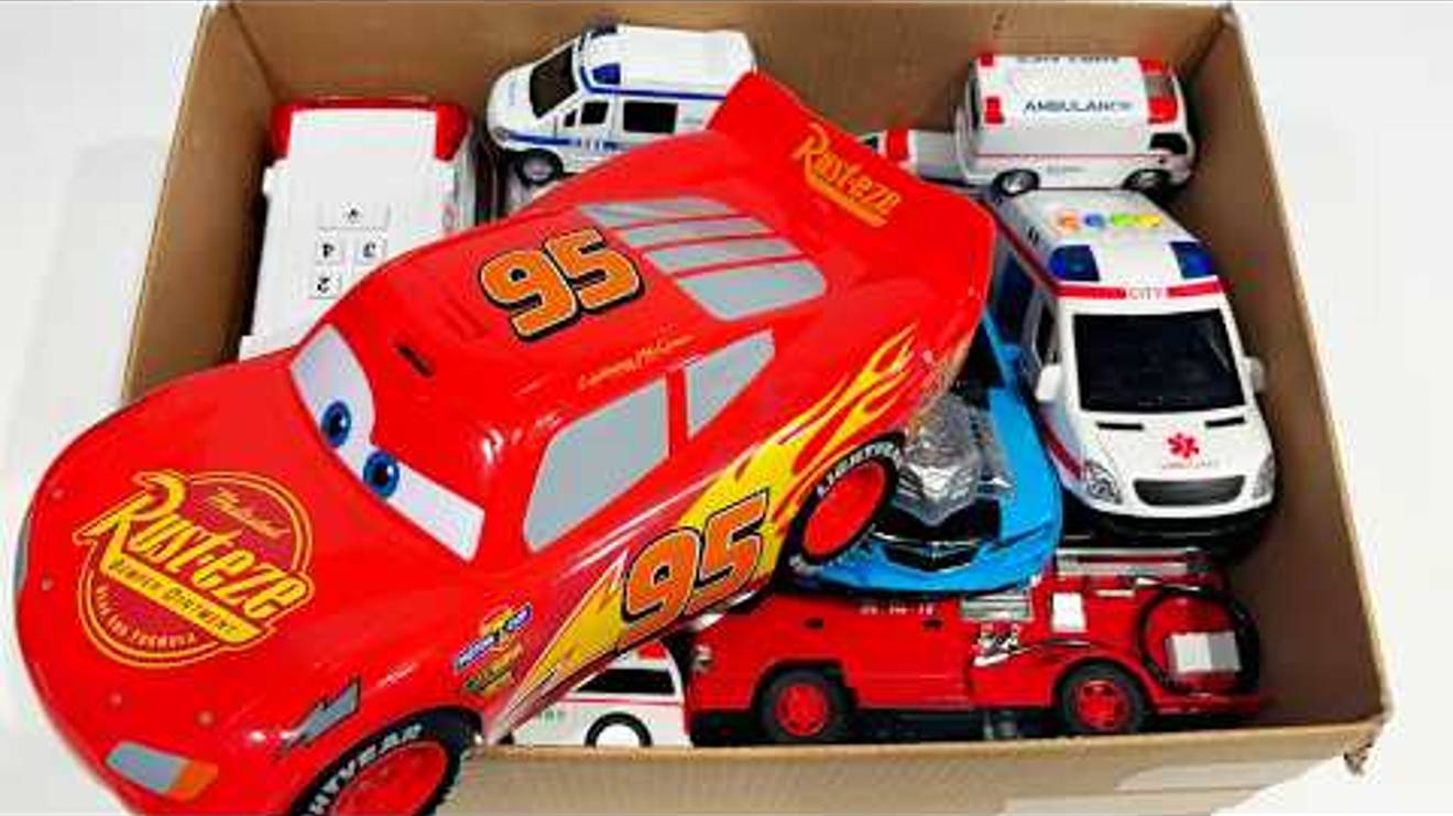 Я собрала различные мини-машинки скорой помощи в большую коробку.Пожалуйста, также обратите внимание смотреть онлайн