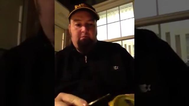 Opening a tin of Mac Baren's Symphony aged 30 years смотреть онлайн