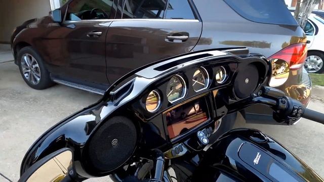 INSANE @apple CarPlay for @harleydavidson Street Glide special 21 less 20$ #harleydavidson #motovlo смотреть онлайн