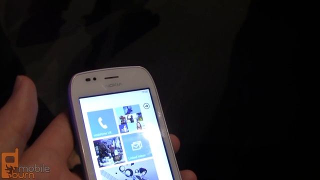 Nokia Lumia 710 Windows Phone 7.5 smartphone live hands-on смотреть онлайн