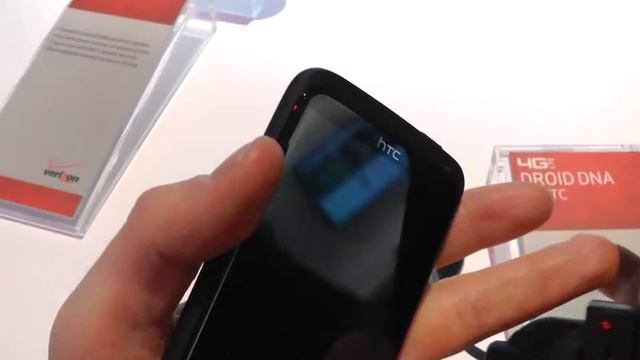 HTC Droid DNA vs. One X+ at CES 2013 - by Mobile-Source.com смотреть онлайн
