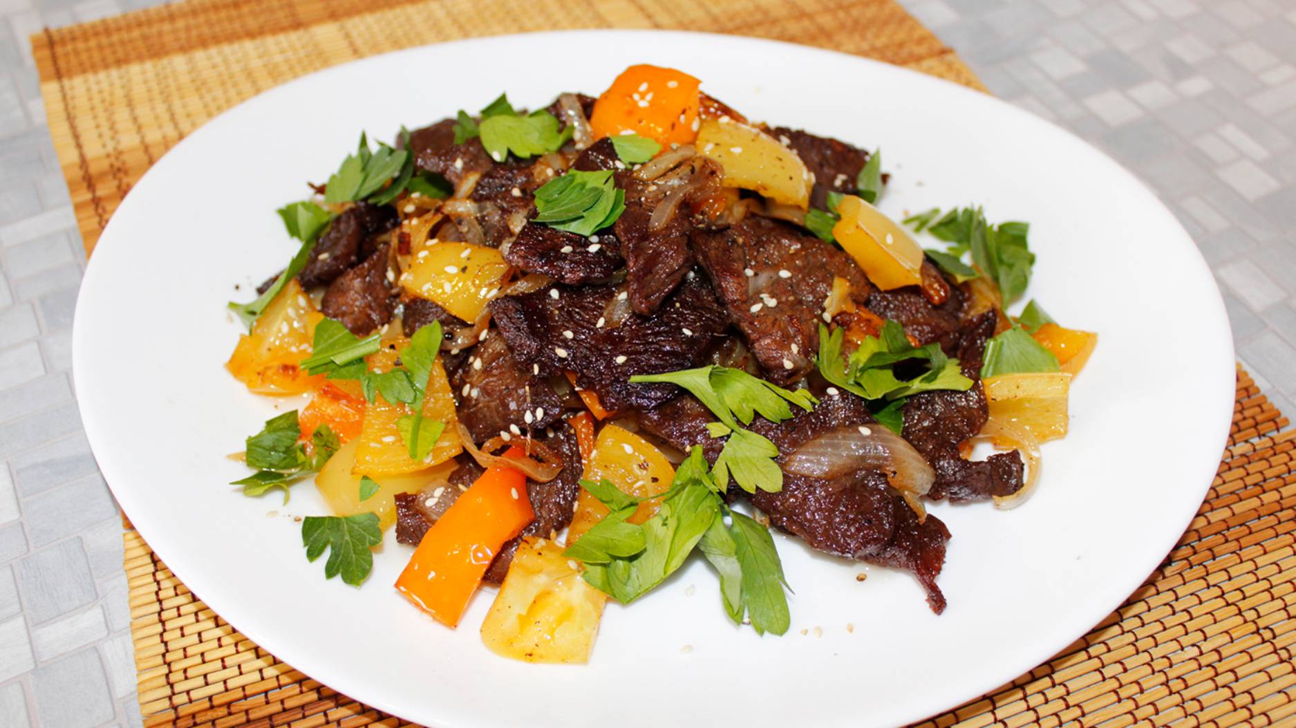 Мясо буйвола, приготовленное в азиатском стиле смотреть онлайн