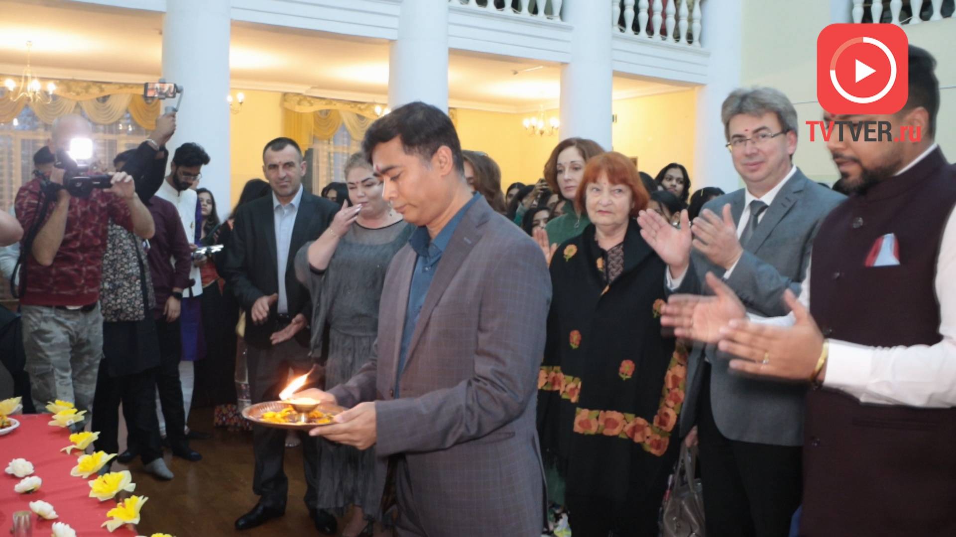 Индийские студенты-медики отметили в Твери праздник Наваратри: видеорепортаж смотреть онлайн