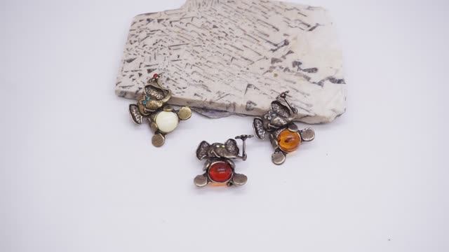 Брошь - подвеска "Слоник с цветком" янтарь бронза кулон бижутерия 1288 Хорошие Вещи