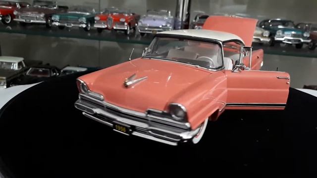 1/24 Scale Danbury Mint 1956 Lincoln Premiere pink diecast model car with all details смотреть онлайн
