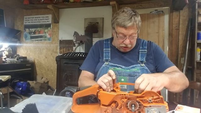 Pt 2 of hutzle 372 assembly! New wiseco piston for mac 1-53! смотреть онлайн