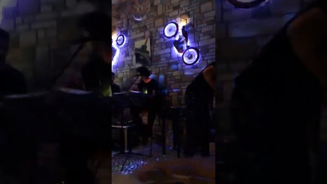 Merkez Mahallesi Ayşil Sokak no /32 Paris Life Cafe canlı müzik ve maç keyfi ikisi bir arada смотреть онлайн
