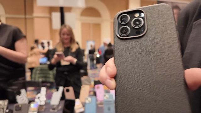 Otterbox Debuts Symmetry Series Cactus Leather iPhone Cases at CES 2024 смотреть онлайн
