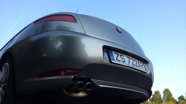 Alfa Romeo GT 3.2 V6 sound - factory exhaust