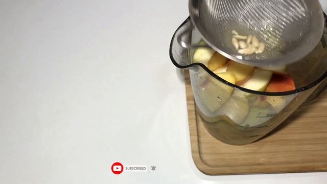 Delicious apple juice, nectarine, lemon juice and honey, a must try. смотреть онлайн