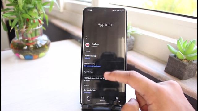 YouTube Keeps Crashing While Opening in Android ! [EASY FIX] смотреть онлайн