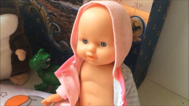 Играем в Доктора, укол, Люся заболела. Видео для детей. Укольчик