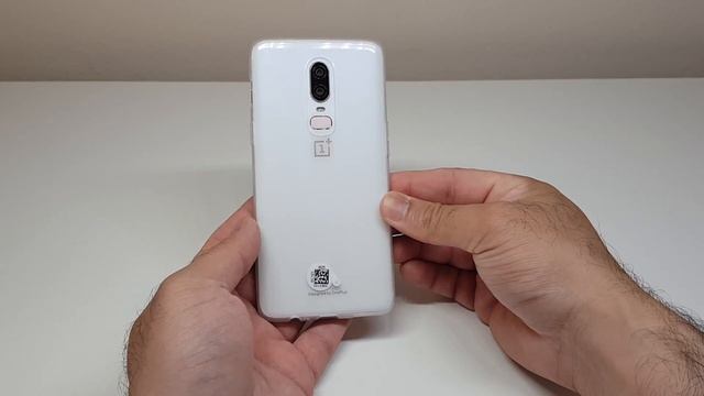 OnePlus 6 - Silk White Unboxing (Oxygen OS 5.1.6 Discussed) смотреть онлайн