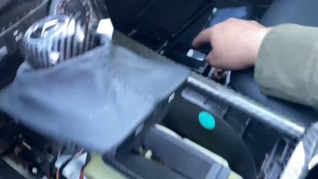 2009 Mercedes’ C300 ambient Light kit install part 1 смотреть онлайн
